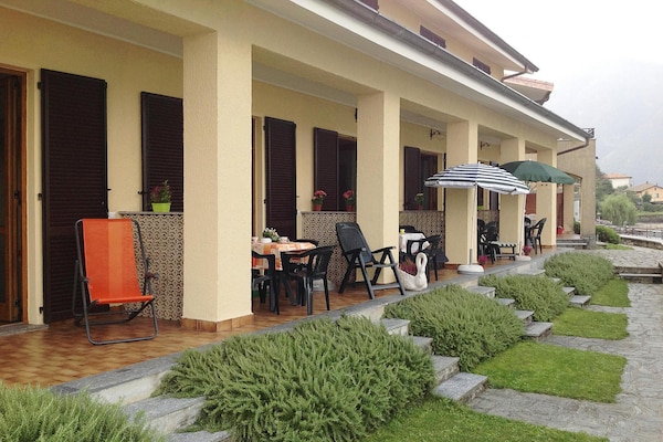 Foto van Appartement aan het Comomeer met uitzicht - Vakantiehuis in Lezzeno - ExteriorSummer
