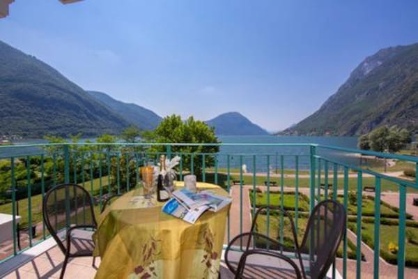 Foto van Appartement met uitzicht op het meer in Porlezza met balkon - TerraceBalcony