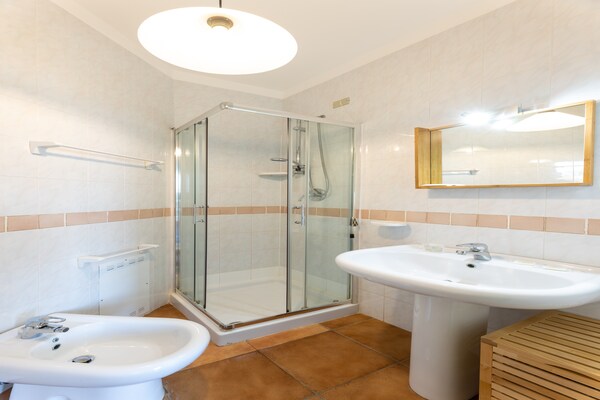 Foto van Ruim appartement vlakbij strand en zwembad - Vakantiehuis in Santa Teresa Gallura (SS) - BathRoom