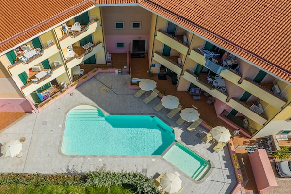 Foto van Ruim appartement vlakbij strand en zwembad - Vakantiehuis in Santa Teresa Gallura (SS) - Pool