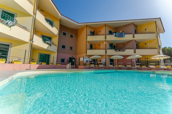 Foto van Ruim appartement vlakbij strand en zwembad - Vakantiehuis in Santa Teresa Gallura (SS) - Pool