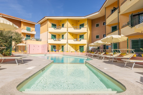 Foto van Ruim appartement vlakbij strand en zwembad - Vakantiehuis in Santa Teresa Gallura (SS) - Pool