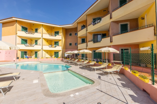 Foto van Ruim appartement vlakbij strand en zwembad - Vakantiehuis in Santa Teresa Gallura (SS) - Pool