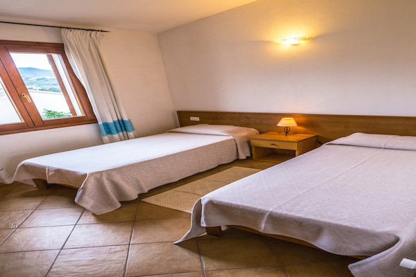 Foto van Appartement in Badesi met zwembad - Vakantiehuis in Badesi - BedRoom