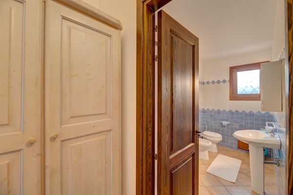 Foto van Appartement in Badesi met zwembad - Vakantiehuis in Badesi - BathRoom