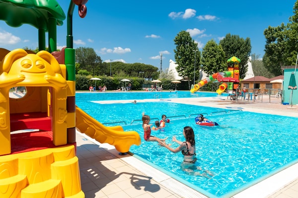 Foto van Stacaravan in Italië bij het Strand - Vakantiehuis in Cesenatico - ParkFacilities