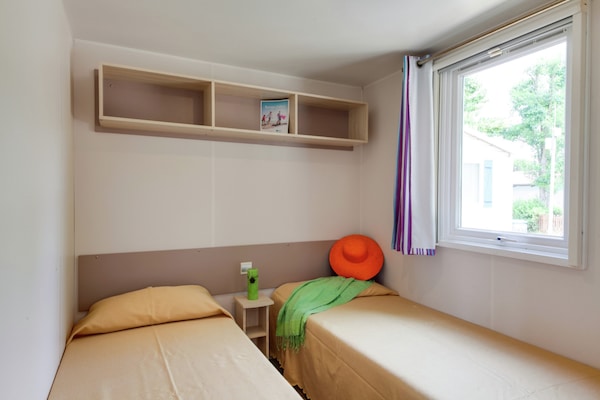Foto van Stacaravan in Italië bij het Strand - Vakantiehuis in Cesenatico - BedRoom
