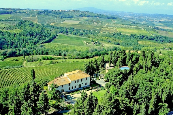 Foto van Wijnproeverijen, heuvels en Toscaanse huizen - Vakantiehuis in San Casciano in Val di Pesa - GardenSummer