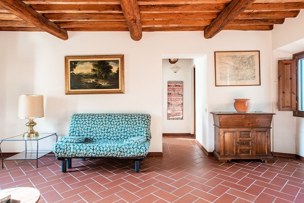 Foto van Wijnproeverijen, heuvels en Toscaanse huizen - Vakantiehuis in San Casciano in Val di Pesa - LivingRoom