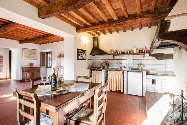 Foto van Wijnproeverijen, heuvels en Toscaanse huizen - Vakantiehuis in San Casciano in Val di Pesa - Kitchen