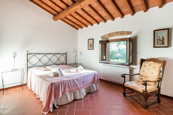 Foto van Wijnproeverijen, heuvels en Toscaanse huizen - Vakantiehuis in San Casciano in Val di Pesa - BedRoom
