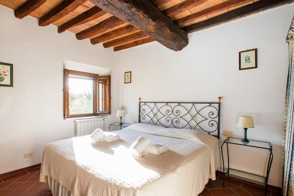 Foto van Wijnproeverijen, heuvels en Toscaanse huizen - Vakantiehuis in San Casciano in Val di Pesa - BedRoom