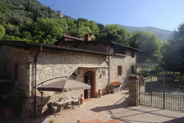 Foto van Stenen huis in Camaiore bij Versilia strand - Vakantiehuis in Camaiore - ExteriorSummer