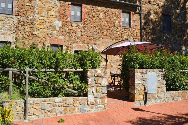 Foto van Antico Borgo Casalappi, appartementen in Campiglia Marittima - ExteriorSummer