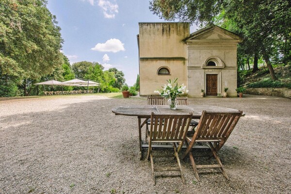 Foto van Landhuis in Toscane met zwembad en tennis - Vakantiehuis in Santo Pietro Belvedere - TerraceBalcony