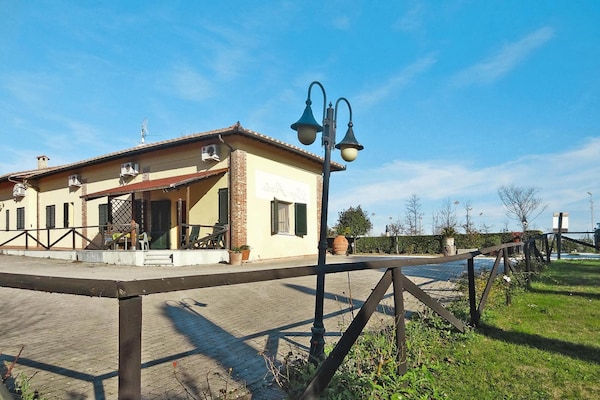 Foto van Appartement in Vinci met zwembad & wellness - Vakantiehuis in Pinete Fucecchio - ExteriorSummer