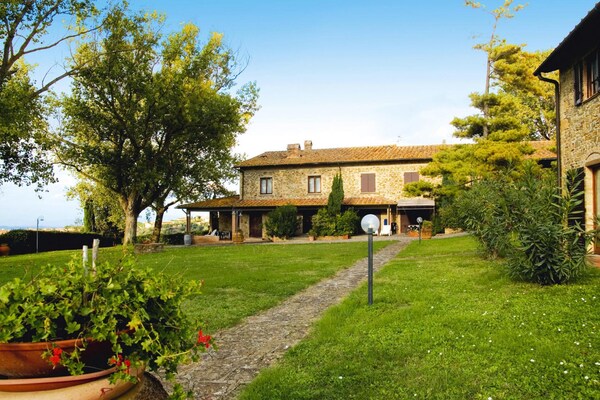 Foto van Villa in Montaione met Zwembad & Olijfolie - Vakantiehuis in Montaione - ExteriorSummer