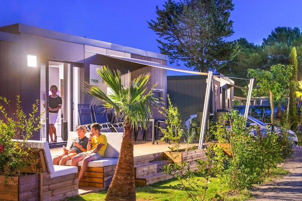 Foto van VIP stacaravan met terras - Vakantiehuis in Vendres-Plage - ExteriorSummer
