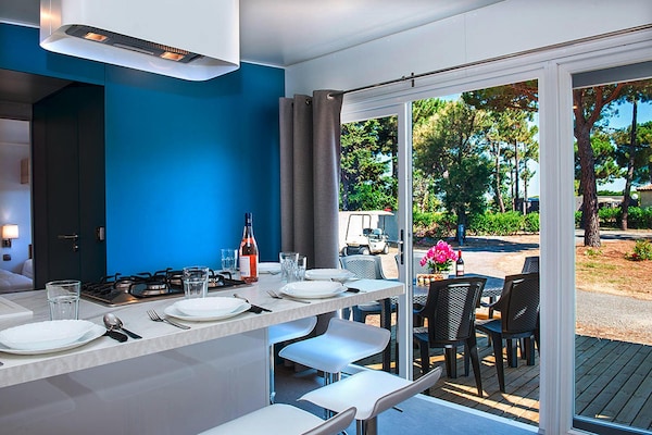 Foto van VIP stacaravan met terras - Vakantiehuis in Vendres-Plage - LivingRoom