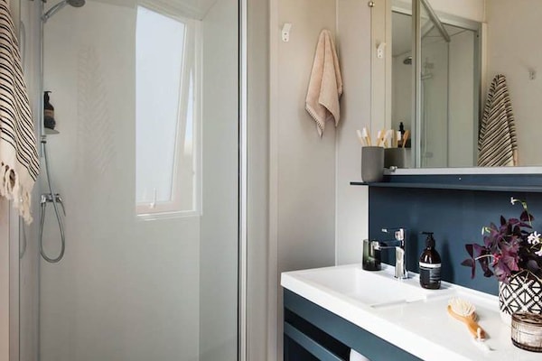 Foto van Mobilhome in Bessan met terras - Vakantiehuis in Bessan - BathRoom