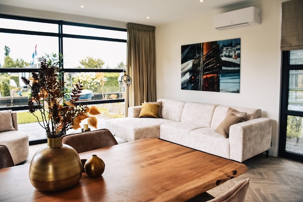 Foto van Luxe ontsnapping aan het water - Vakantiehuis in Nieuw-Loosdrecht - LivingRoom