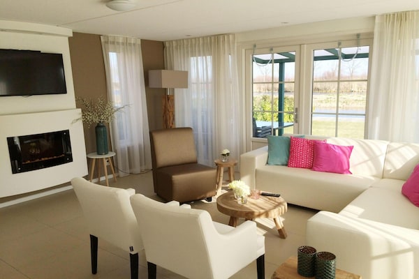 Foto van Alkmaar Gezellige Hollandse Villa - Vakantiehuis in West-Graftdijk - LivingRoom