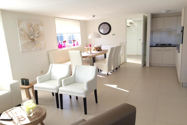 Foto van Alkmaar Gezellige Hollandse Villa - Vakantiehuis in West-Graftdijk - DiningRoom