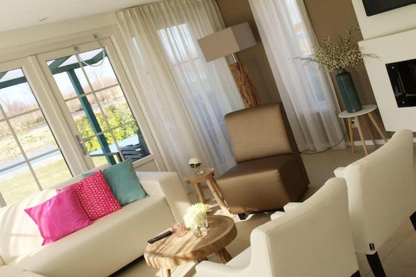 Foto van Alkmaar Gezellige Hollandse Villa - Vakantiehuis in West-Graftdijk - LivingRoom