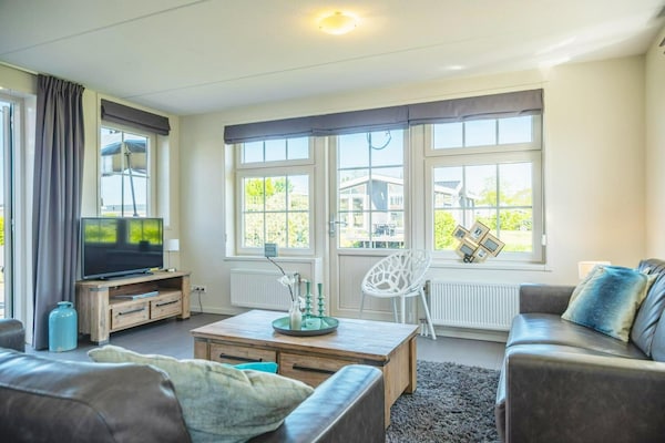 Foto van Charmant Saunahuis Nabij Alkmaar - Vakantiehuis in West-Graftdijk - LivingRoom