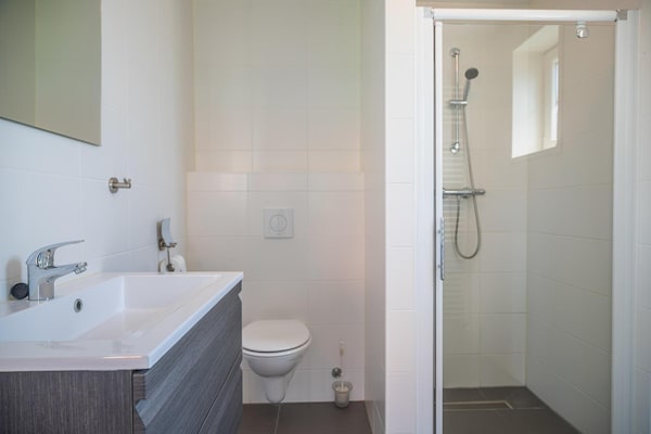 Foto van Charmant Saunahuis Nabij Alkmaar - Vakantiehuis in West-Graftdijk - BathRoom