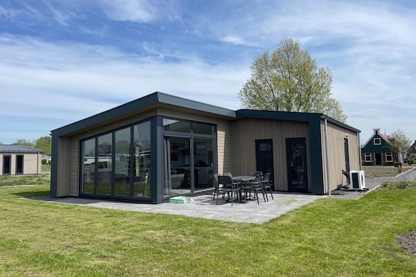 Foto van Modern chalet met 2 badkamers - Vakantiehuis in West-Graftdijk - ExteriorSummer