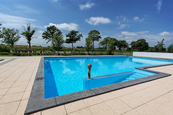 Foto van Modern chalet met 2 badkamers - Vakantiehuis in West-Graftdijk - PoolOfHouse