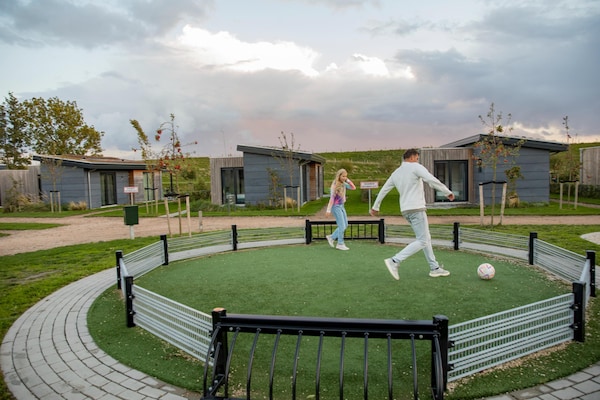 Foto van Lodge aan Markermeer met groen ontwerp - Vakantiehuis in Wijdenes - ParkFacilities