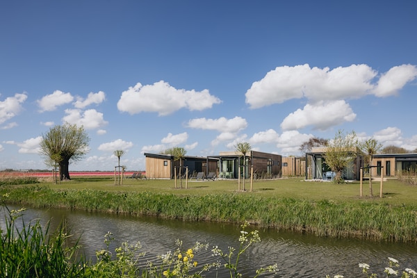Foto van Lodge aan Markermeer bij Hoorn - Vakantiehuis in Wijdenes - AreaSummer1KM