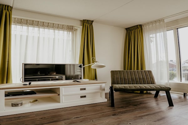 Foto van Ruime retraite aan het meer - Vakantiehuis in Uitgeest - LivingRoom