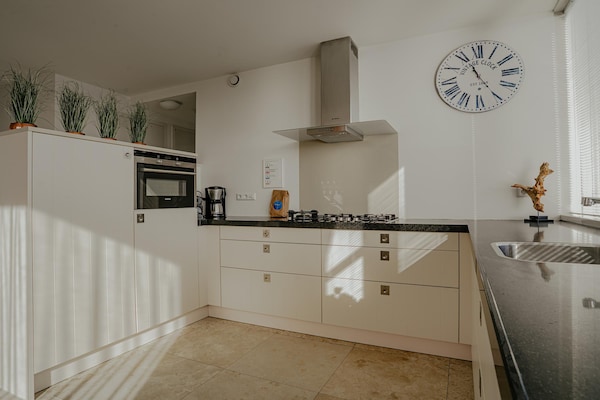 Foto van Appartement in Egmond met Uitzicht op Zee - Vakantiehuis in Egmond aan zee - Kitchen