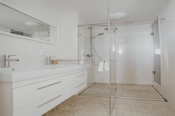 Foto van Appartement in Egmond met Uitzicht op Zee - Vakantiehuis in Egmond aan zee - BathRoom