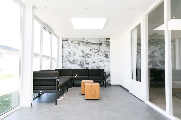 Foto van Bungalow in Nederland met Tuinterras - Vakantiehuis in 's-Gravenzande - LivingRoom