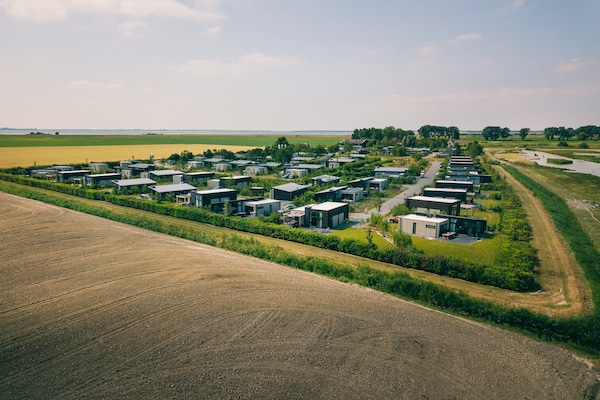 Foto van Bungalow in Ouddorp met Uitzicht op Natuur - Vakantiehuis in Herkingen - ExteriorSummer