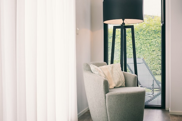Foto van Bungalow in Ouddorp met Uitzicht op Natuur - Vakantiehuis in Herkingen - LivingRoom