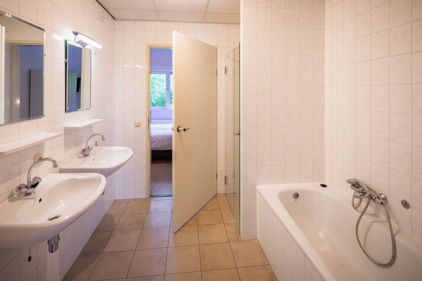 Foto van Bungalow in Nederland met Sauna en Privacy - Vakantiehuis in Kootwijk - BathRoom