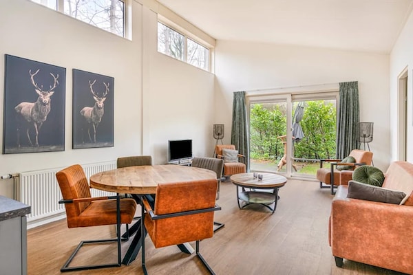 Foto van Gezellige bosbungalow met sauna - Vakantiehuis in Kootwijk - LivingRoom