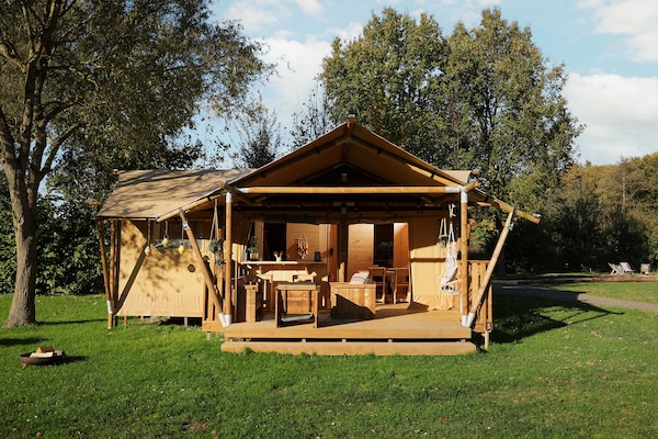 Foto van Glamping Tent in Nederland met BBQ - Vakantiehuis in Zeewolde - ExteriorSummer