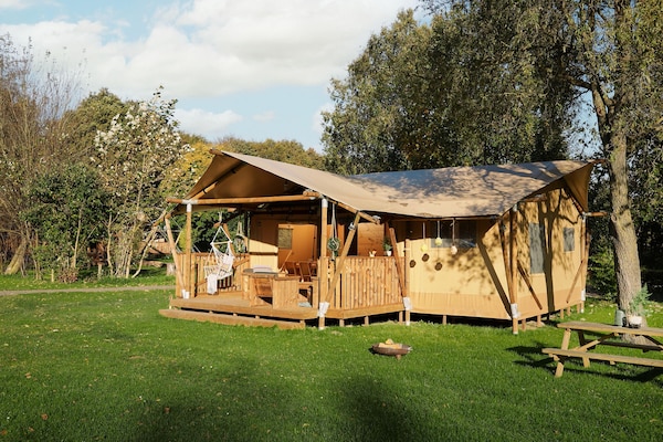 Foto van Glamping Tent in Nederland met BBQ - Vakantiehuis in Zeewolde - ExteriorSummer