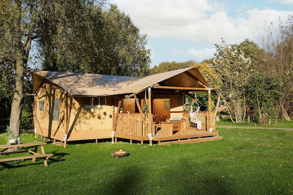 Foto van Glamping Tent in Nederland met BBQ - Vakantiehuis in Zeewolde - ExteriorSummer