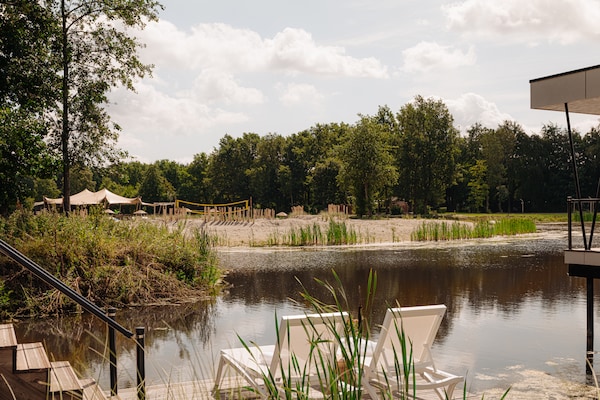 Foto van Waterlodge in Nederland met Terras - Vakantiehuis in Zeewolde - ViewSummer