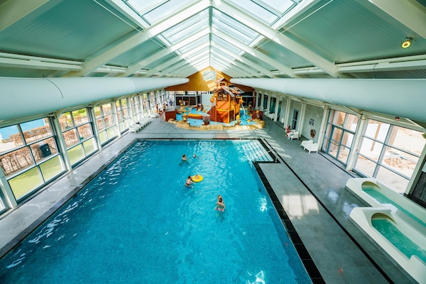 Foto van Villa in Nederland met Uitzicht op de Haven - Vakantiehuis in Maurik - PoolOfHouse