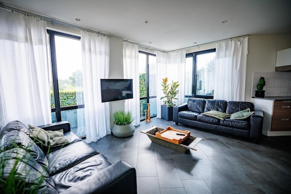Foto van Villa in Nederland met Uitzicht op de Haven - Vakantiehuis in Maurik - LivingRoom