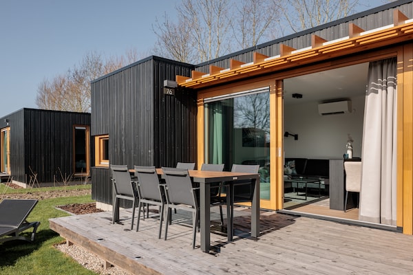 Foto van Lodge bij Brouwersdam & Noordzeestrand - Vakantiehuis in Scharendijke - TerraceBalcony