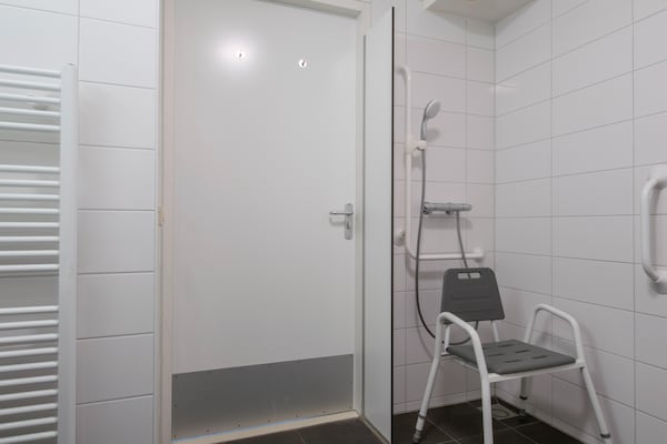 Foto van Bungalow aan het strand vlakbij het strand - Vakantiehuis in Renesse - BathRoom